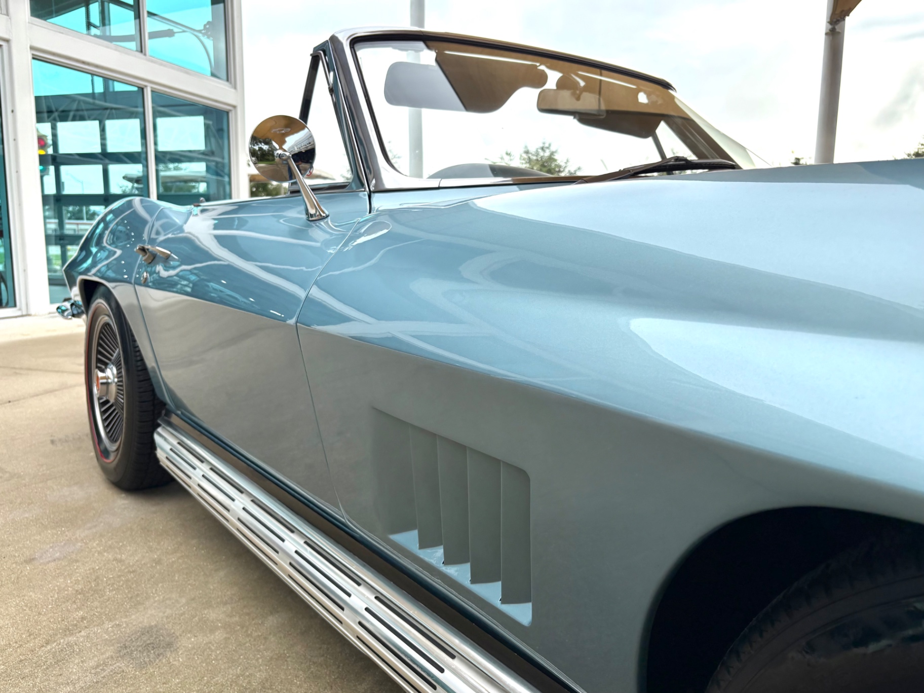 Vehicle photo 17