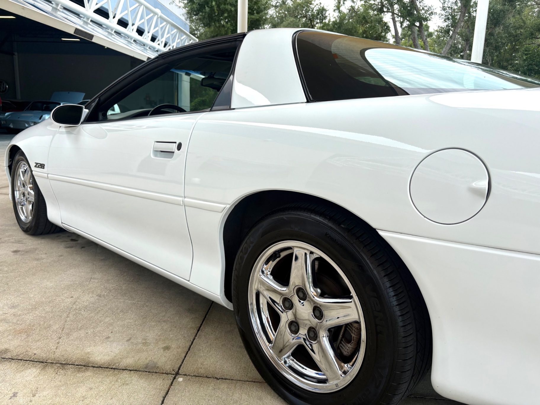Vehicle photo 14