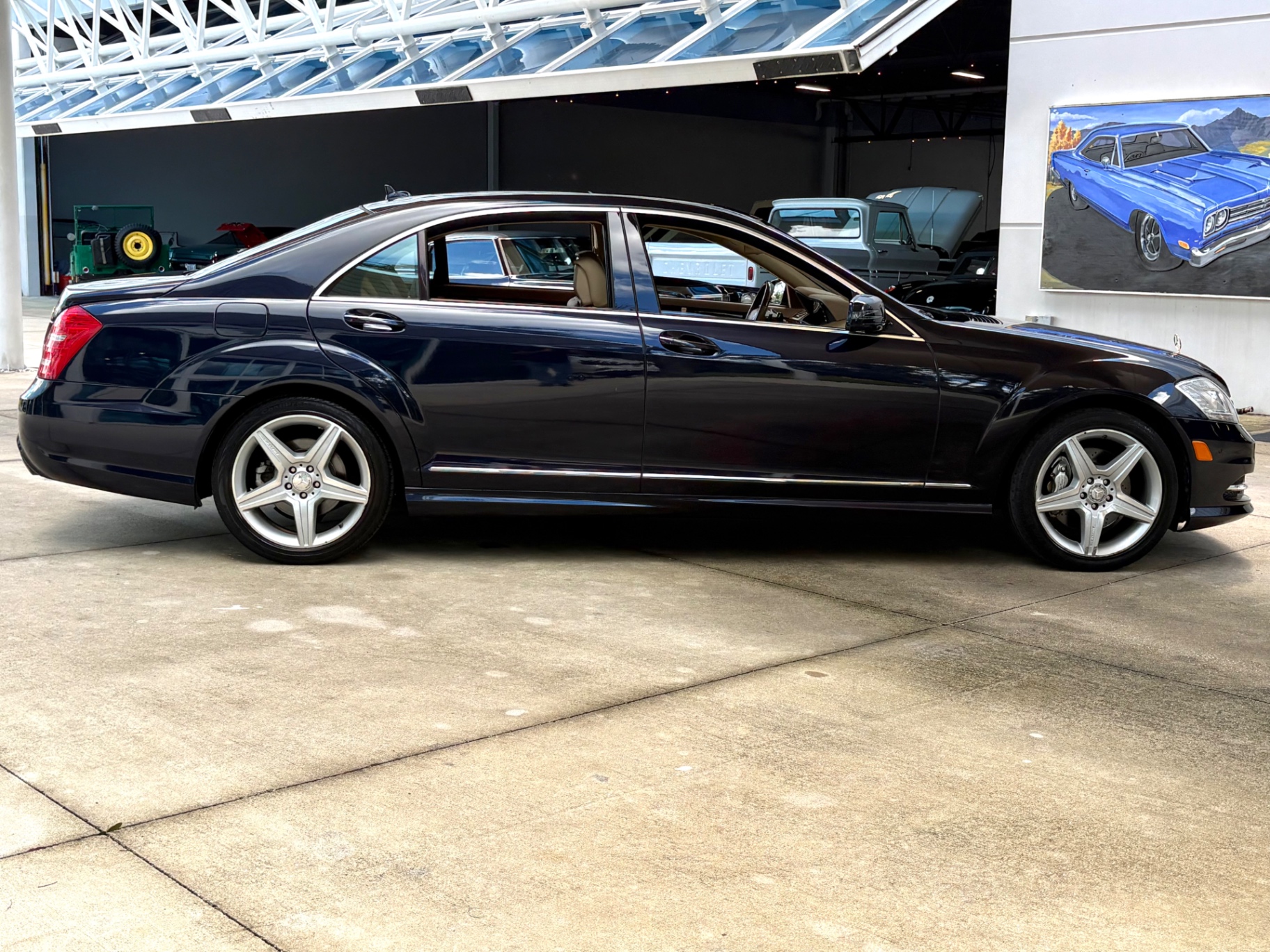 Vehicle photo 5