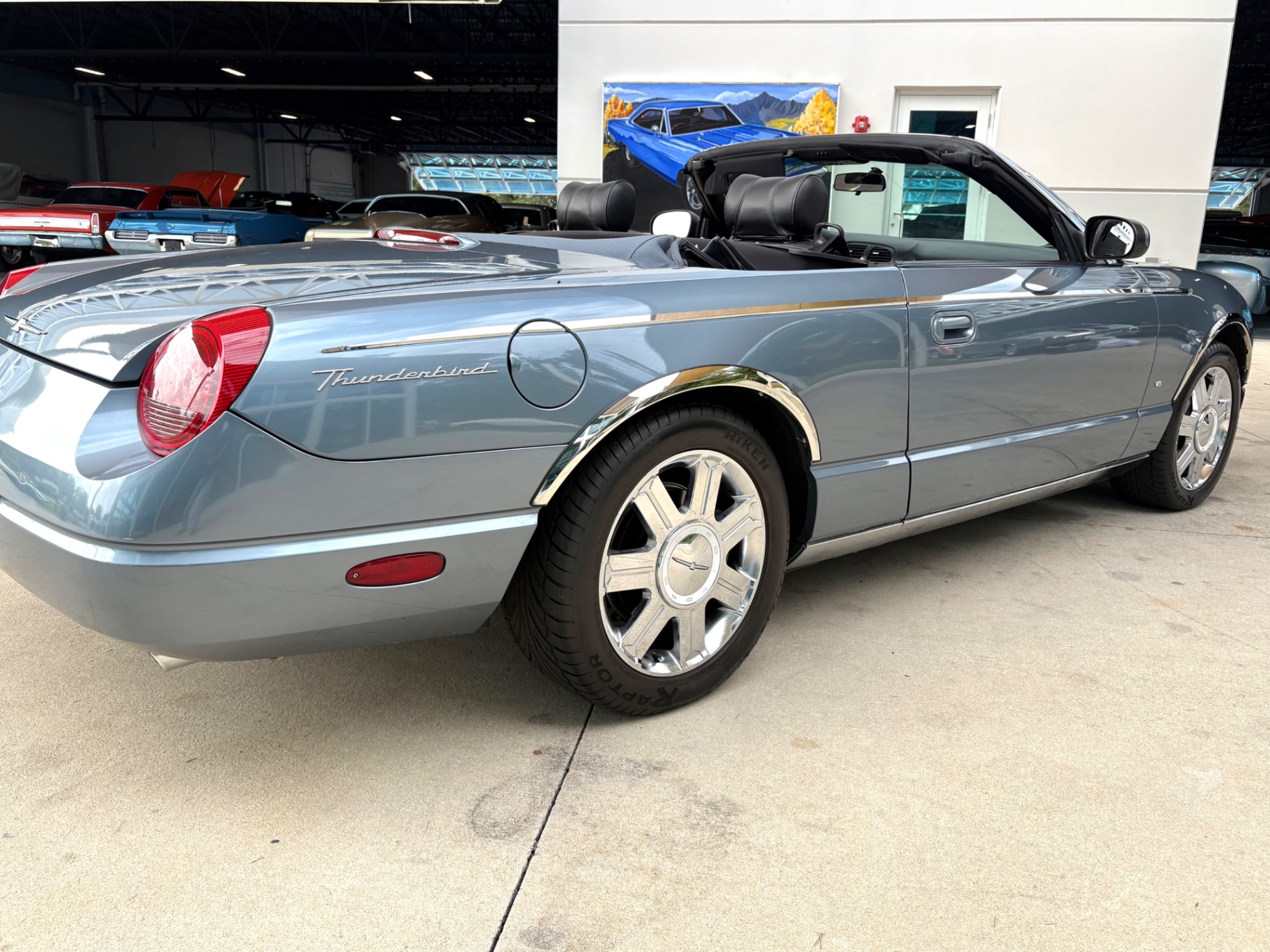 Vehicle photo 16