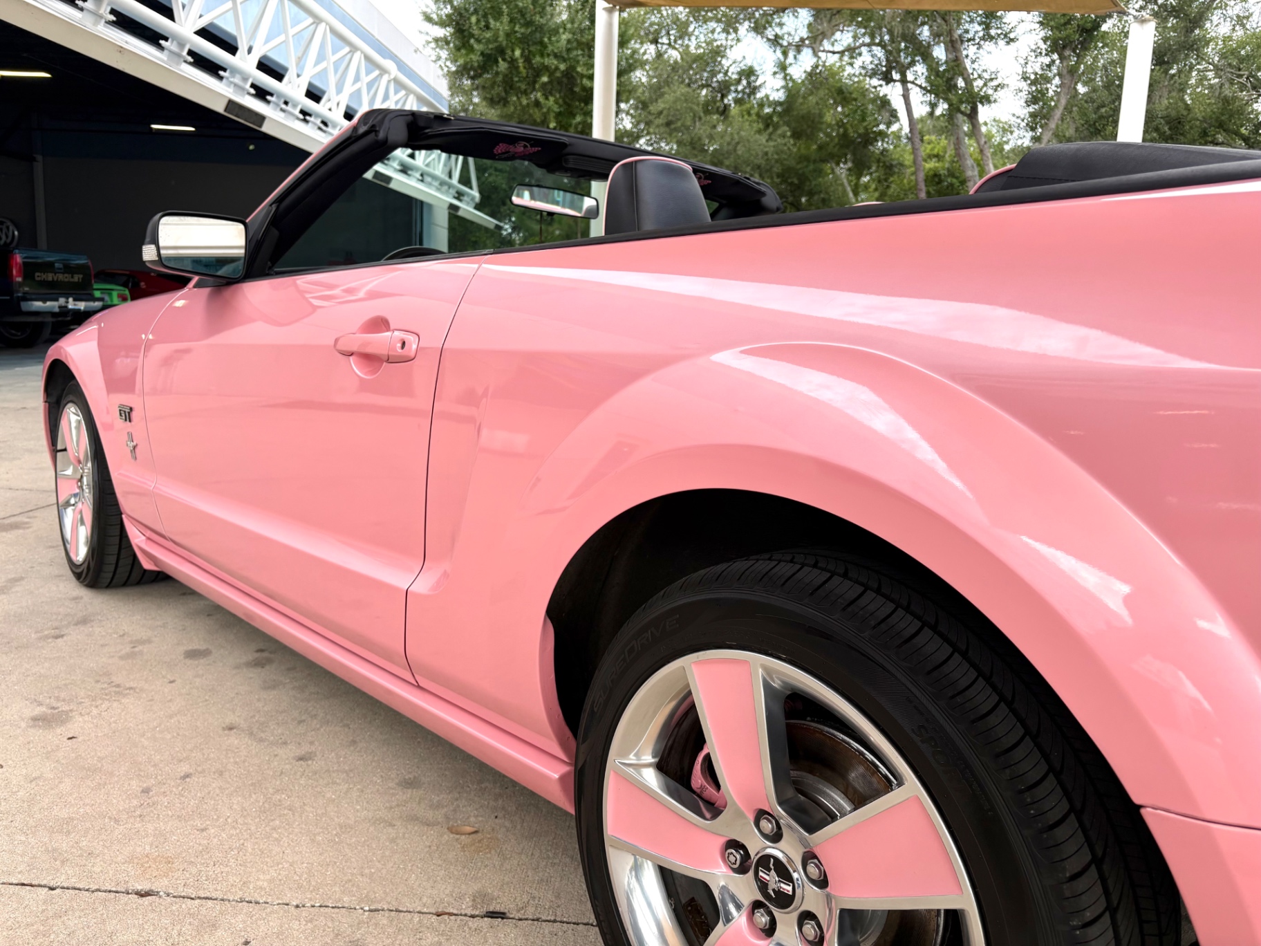 Vehicle photo 14