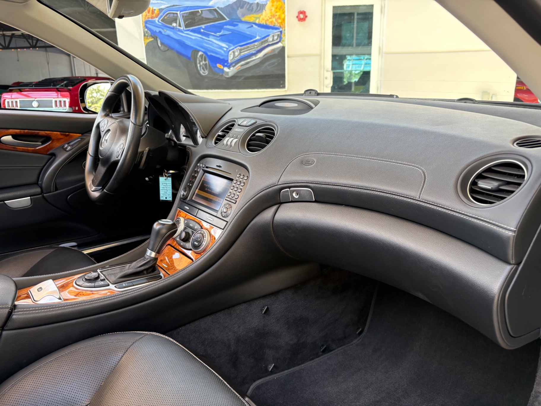 Vehicle photo 45