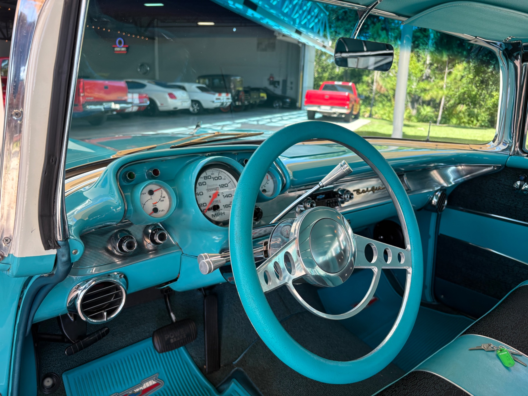 Vehicle photo 28