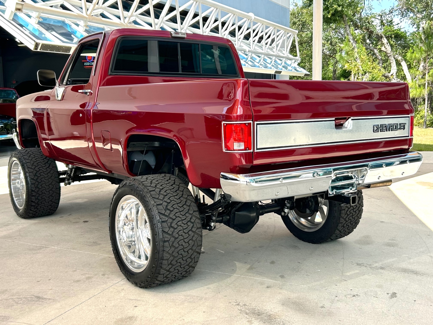 Vehicle photo 8