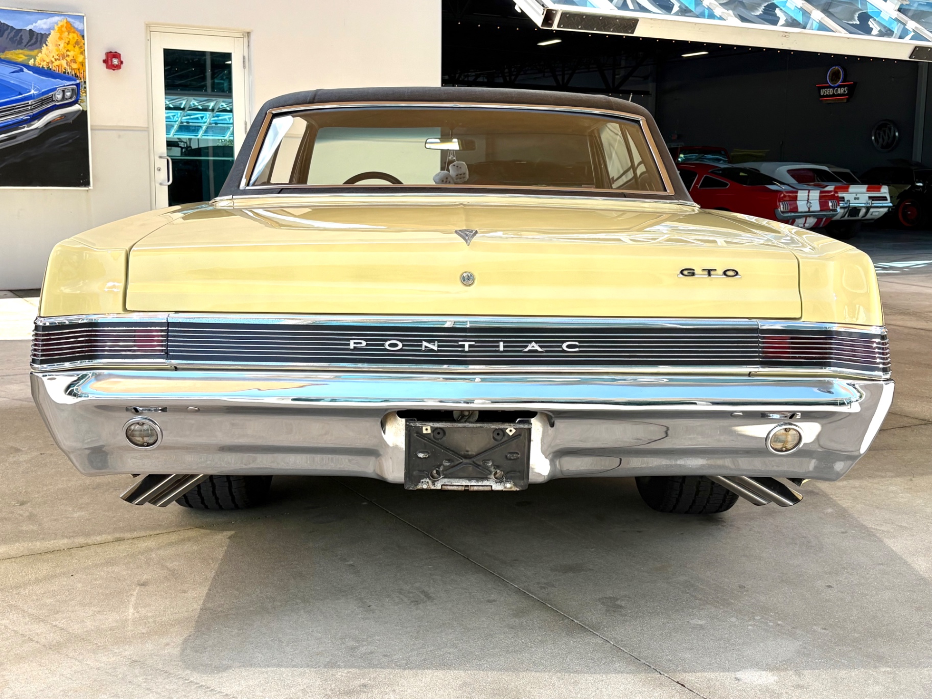 Vehicle photo 6