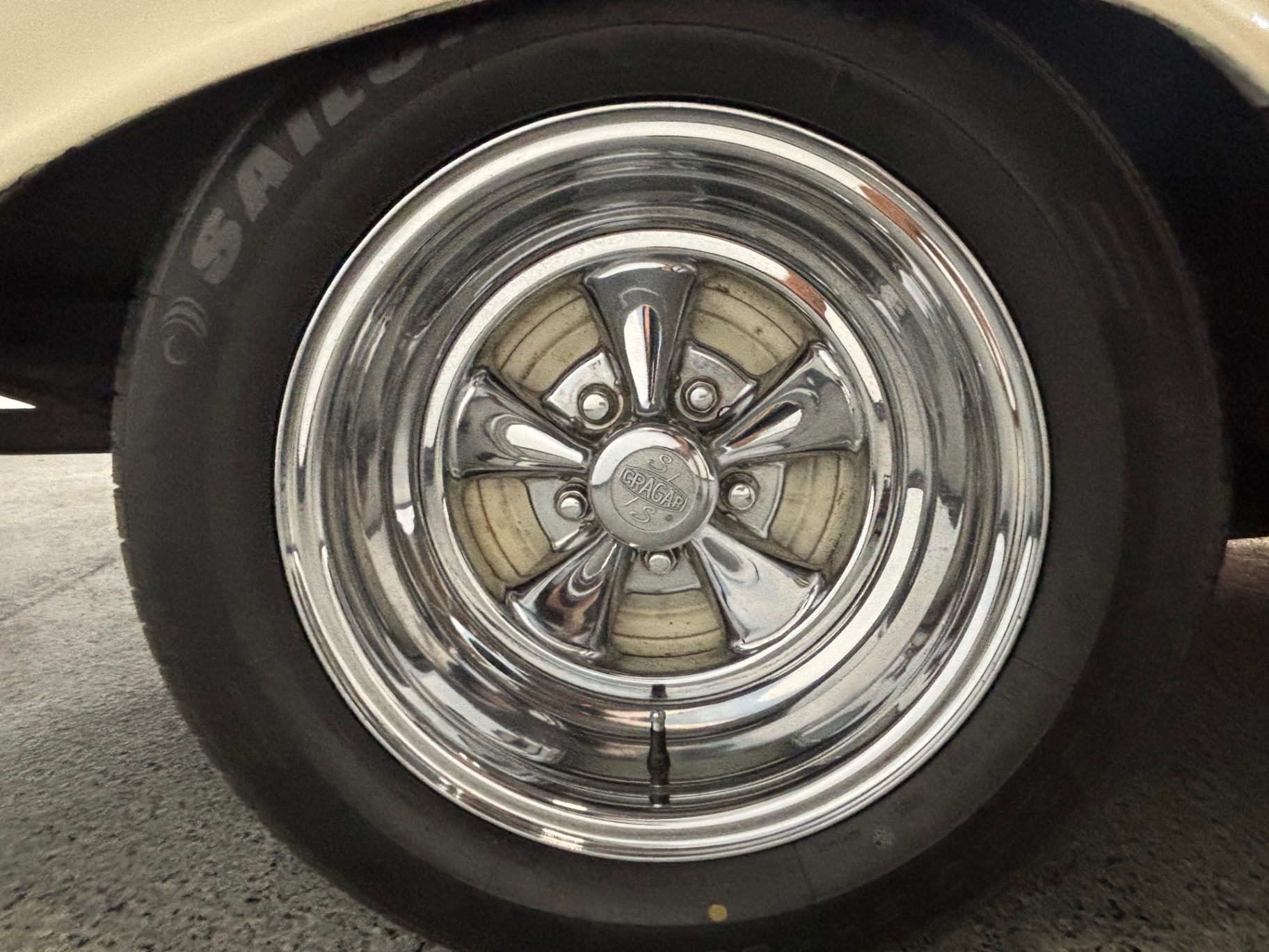 Vehicle photo 12