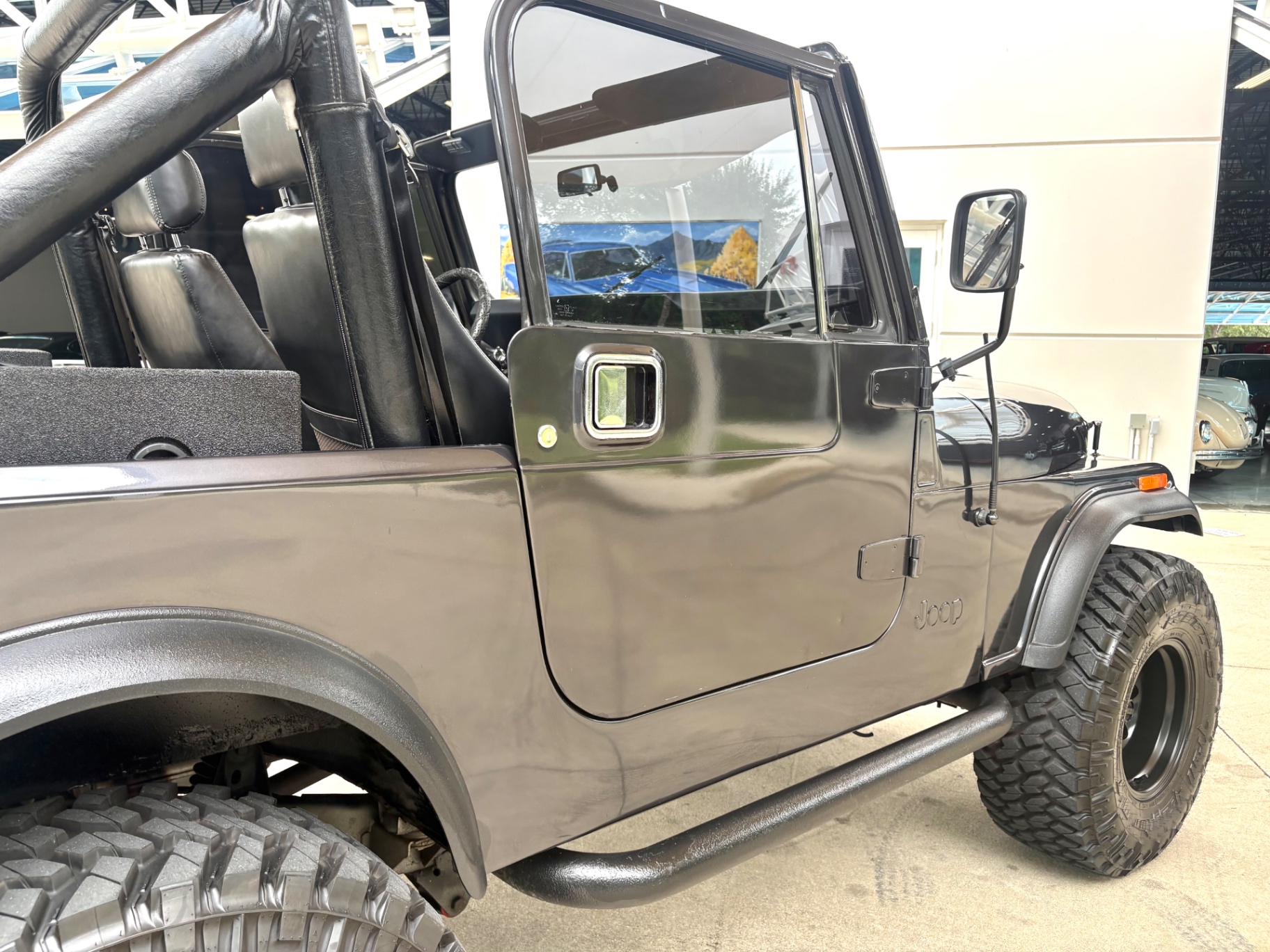 Vehicle photo 17