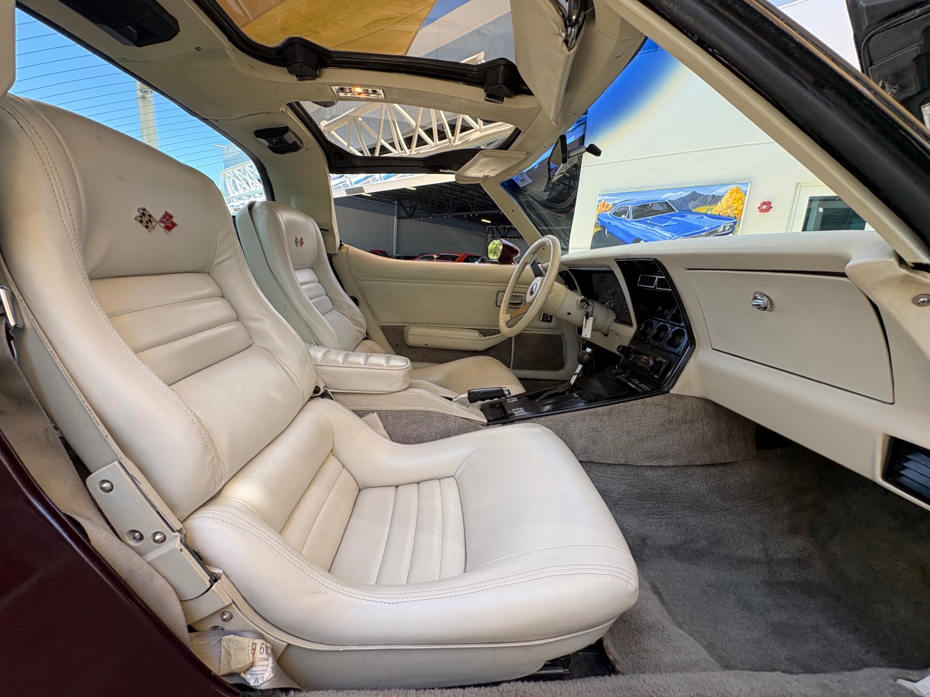 Vehicle photo 37