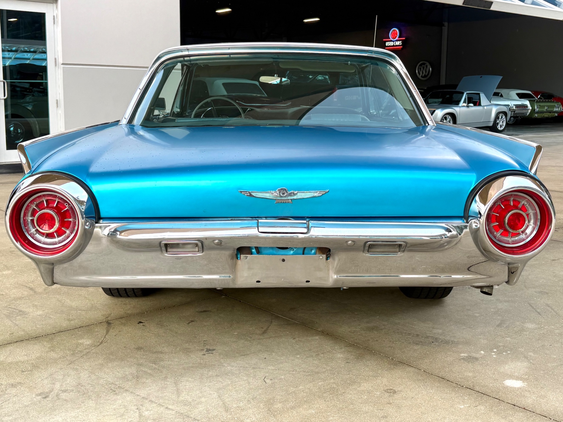 Vehicle photo 5