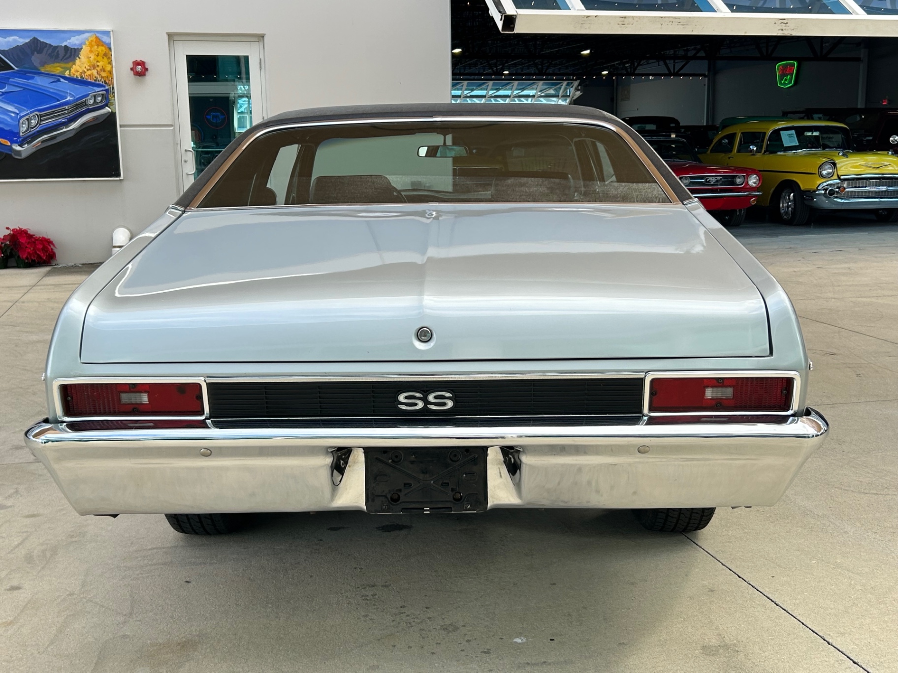 Vehicle photo 6