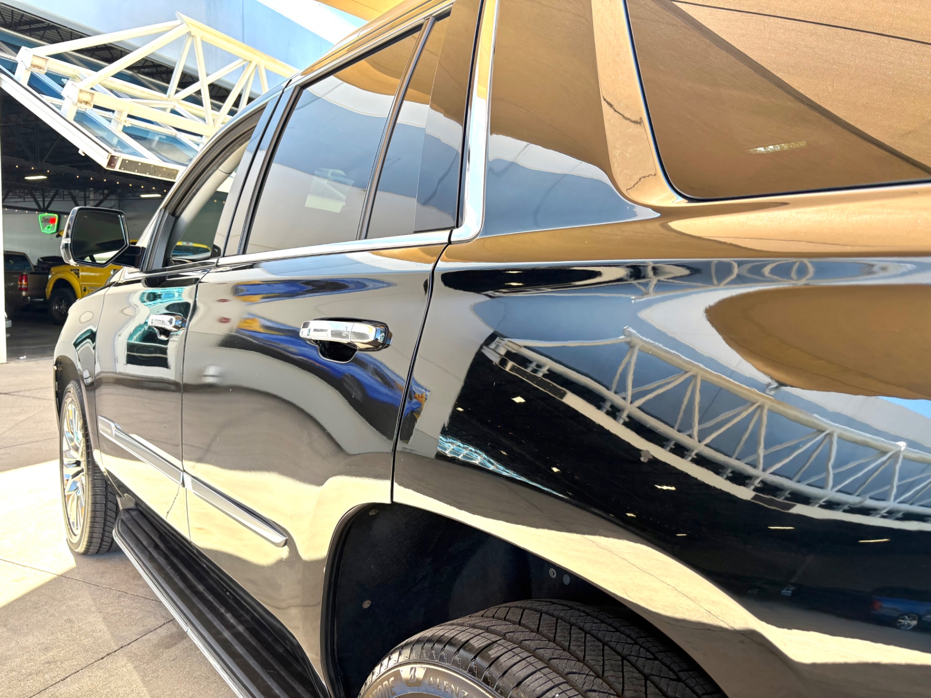 Vehicle photo 14
