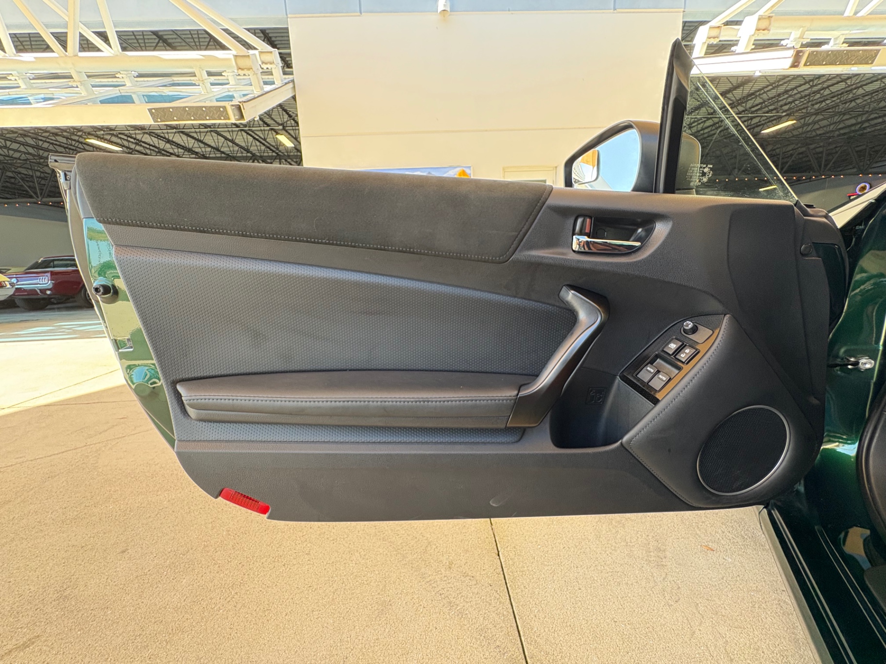 Vehicle photo 28