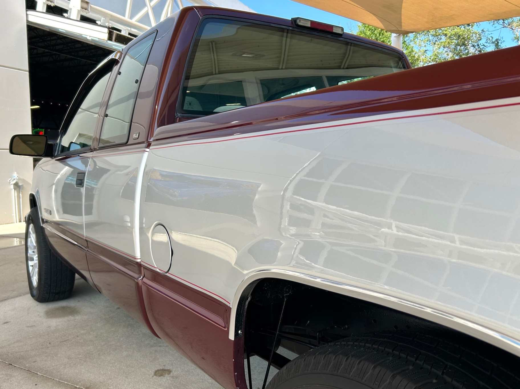 Vehicle photo 13