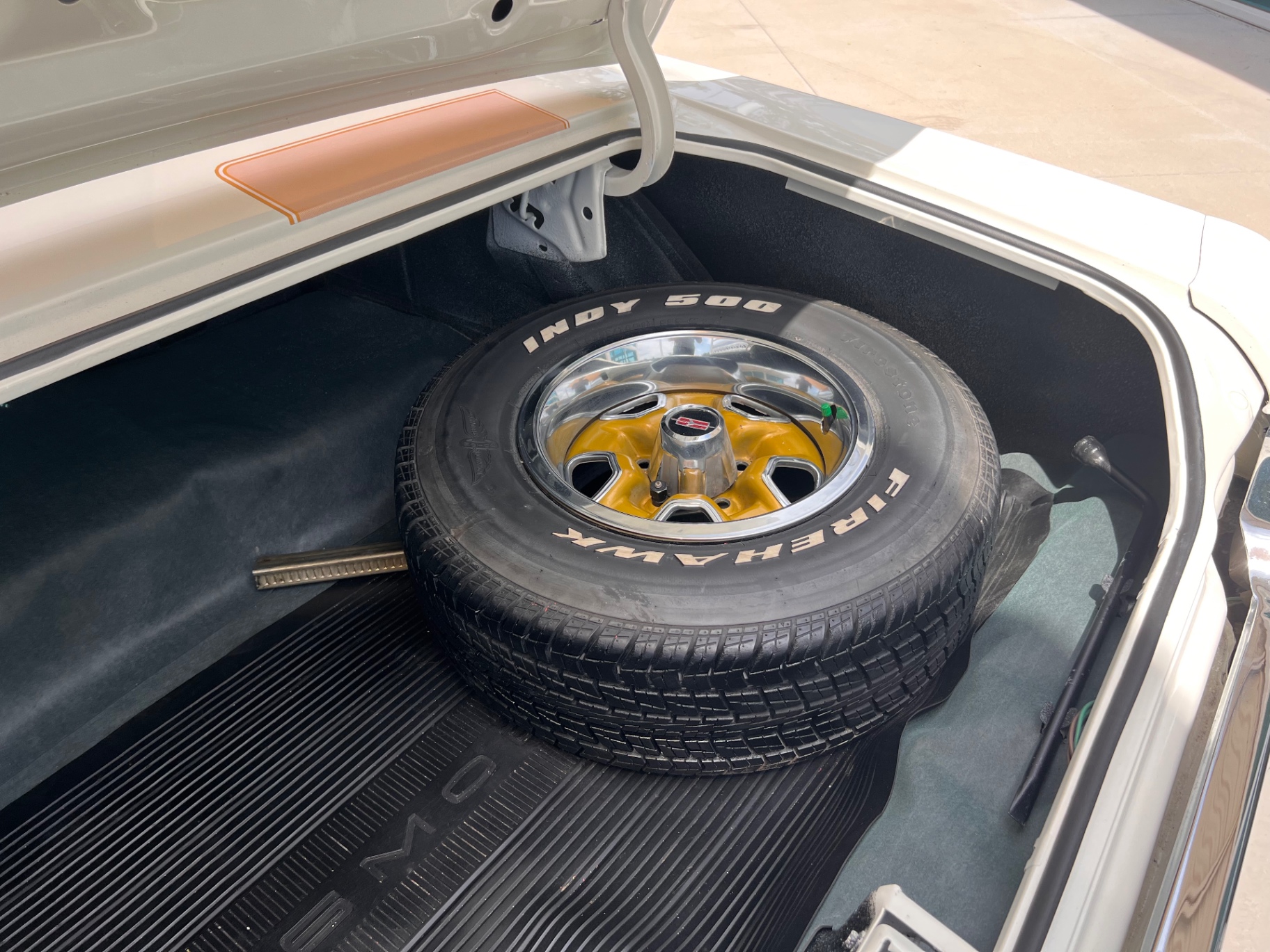 Vehicle photo 29