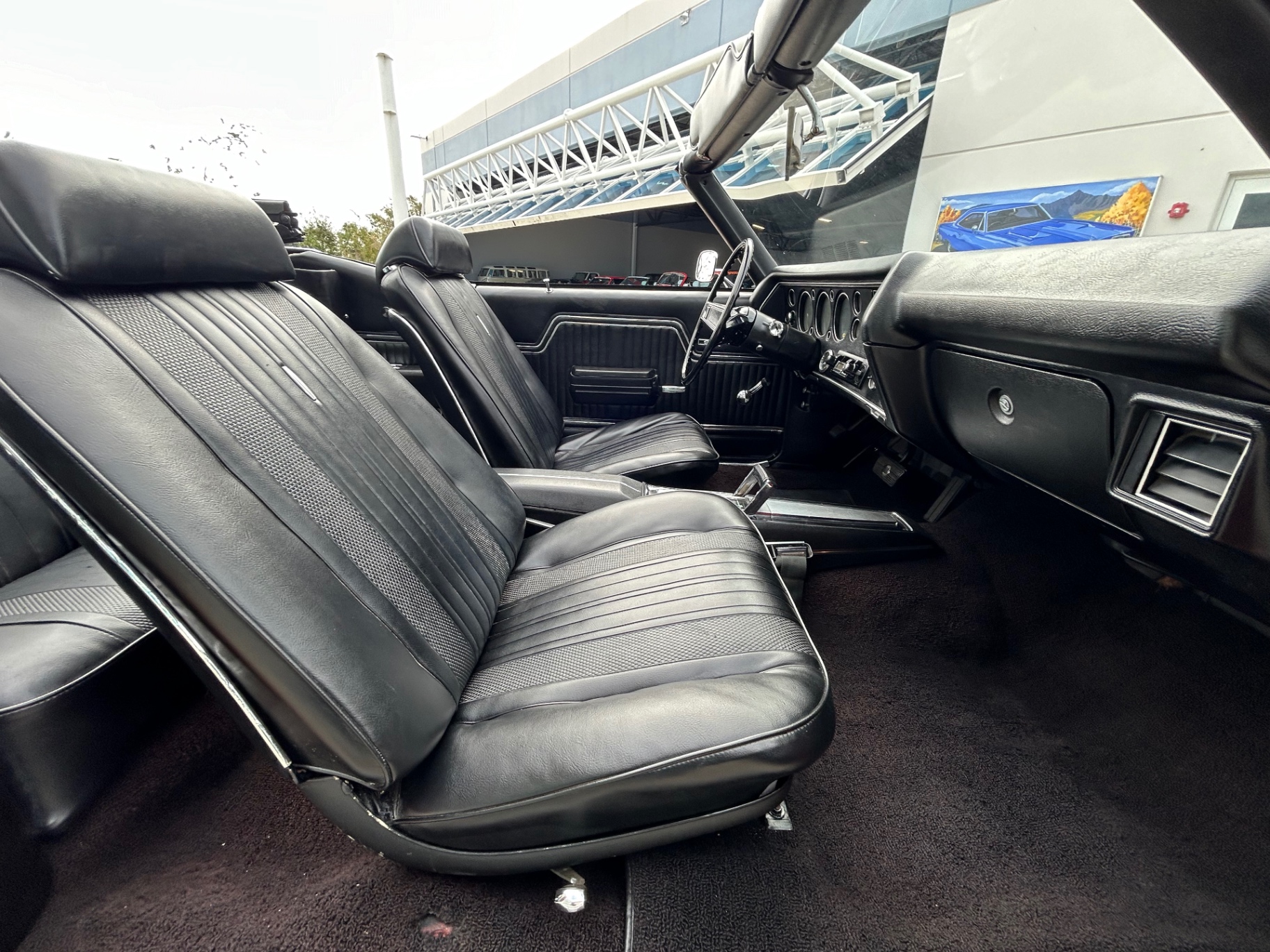 Vehicle photo 31