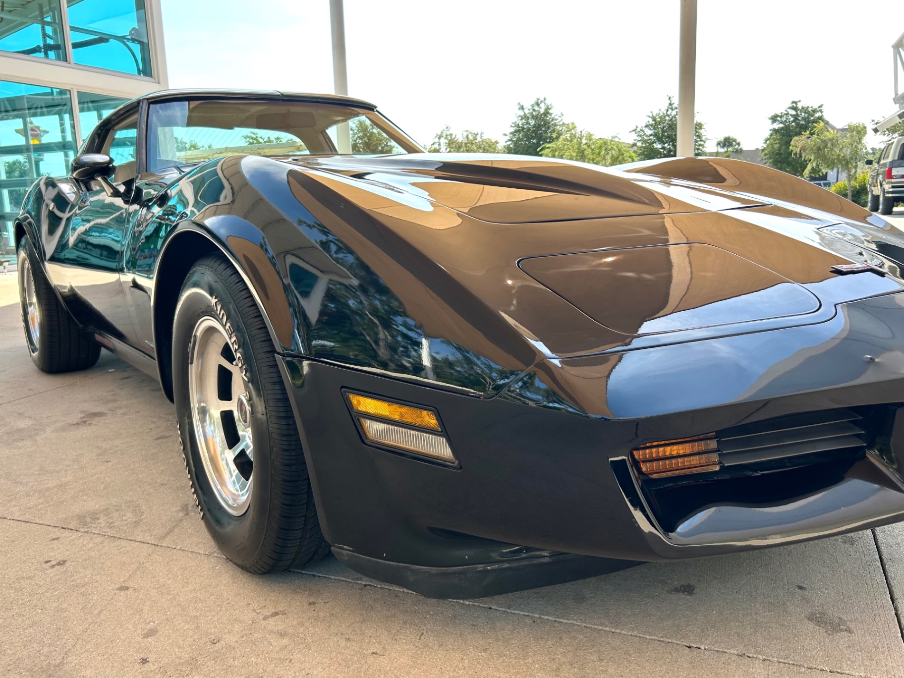 Vehicle photo 17