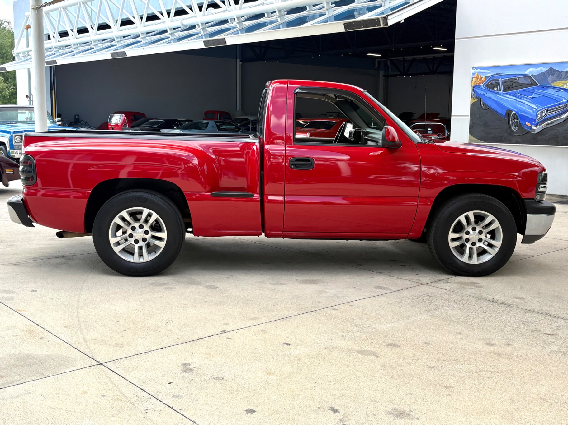 Vehicle photo 5