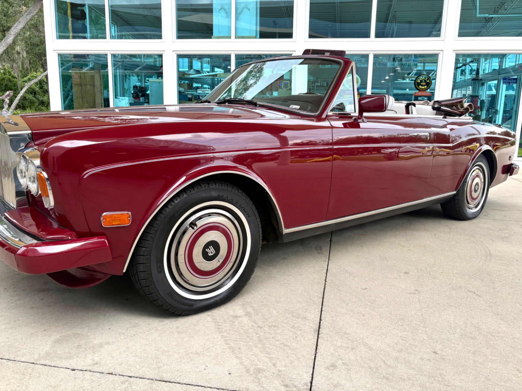 Vehicle photo 12