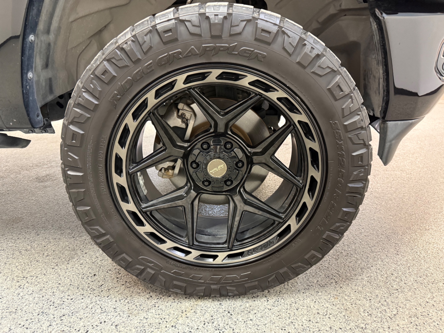 Vehicle photo 24