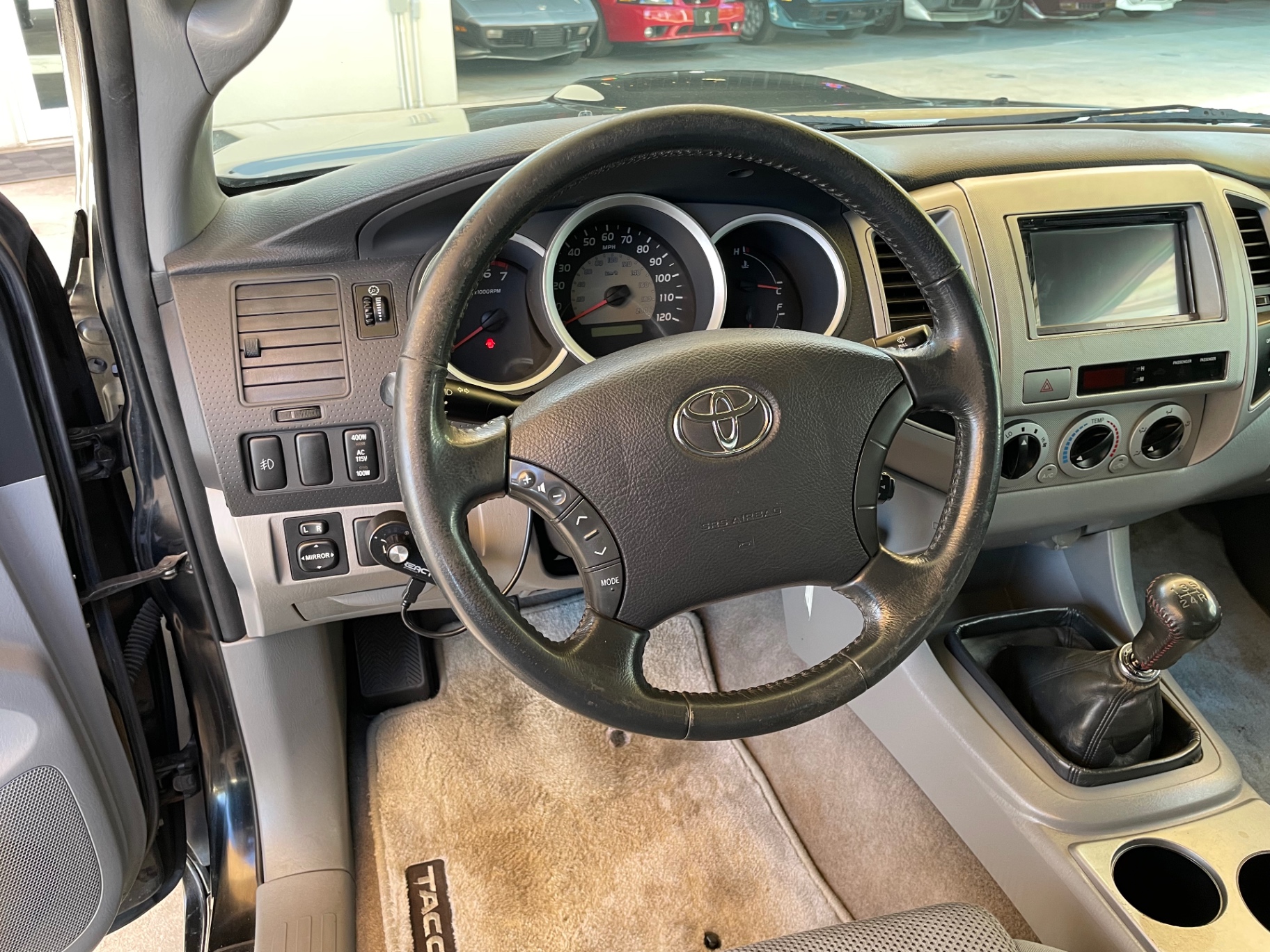 Vehicle photo 28