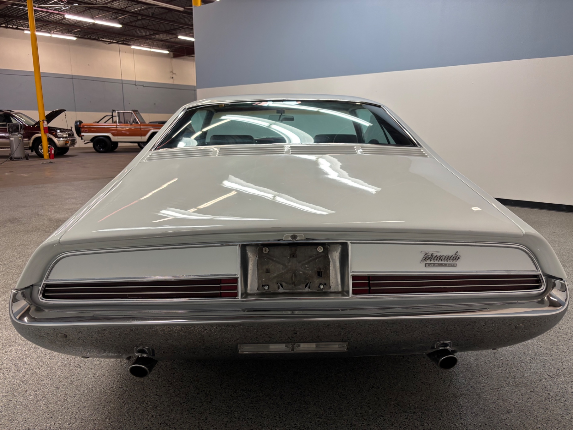 Vehicle photo 6