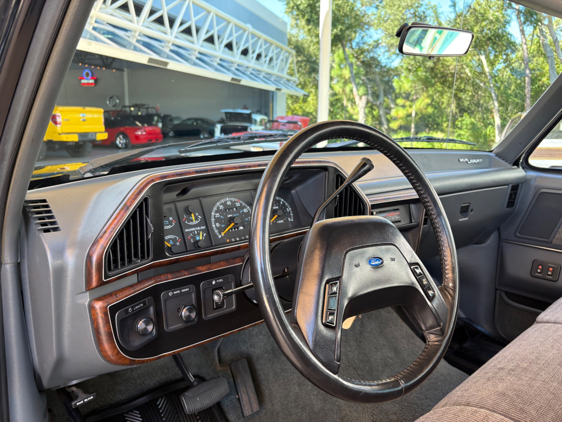 Vehicle photo 31