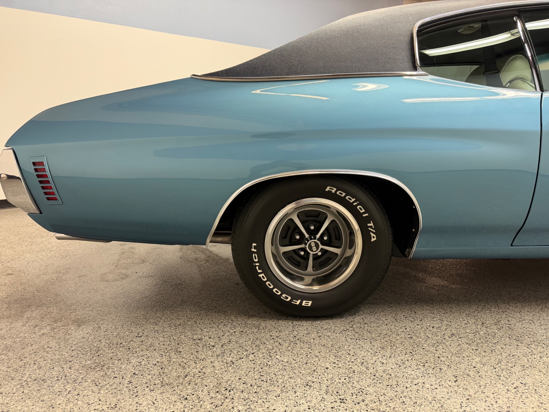 Vehicle photo 49