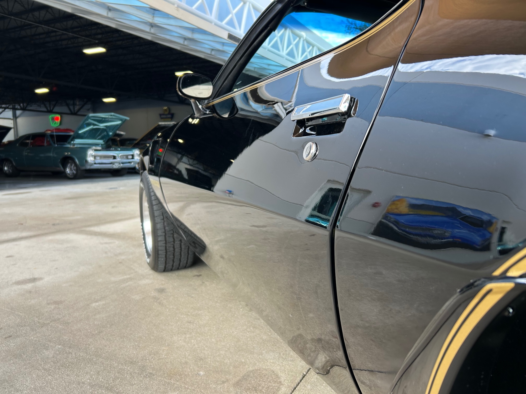 Vehicle photo 16