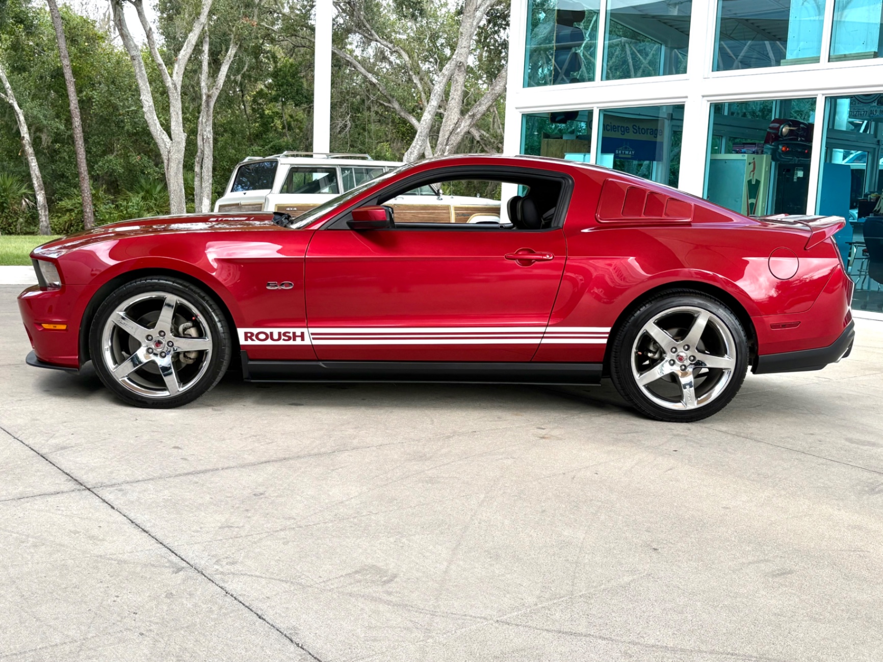 Vehicle photo 11