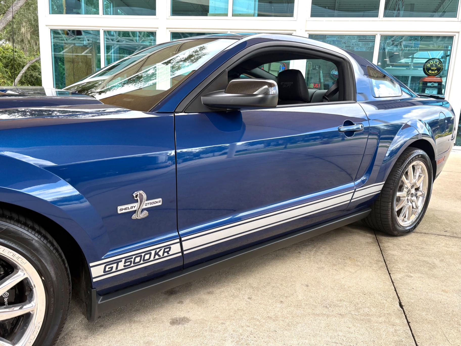 Vehicle photo 13