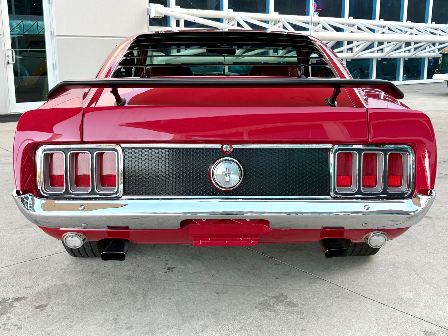 Vehicle photo 7