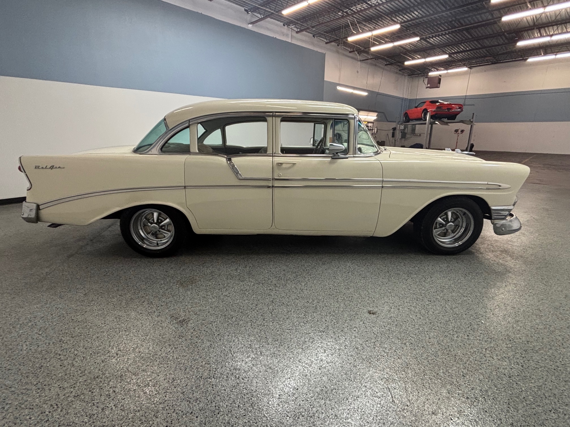 Vehicle photo 8