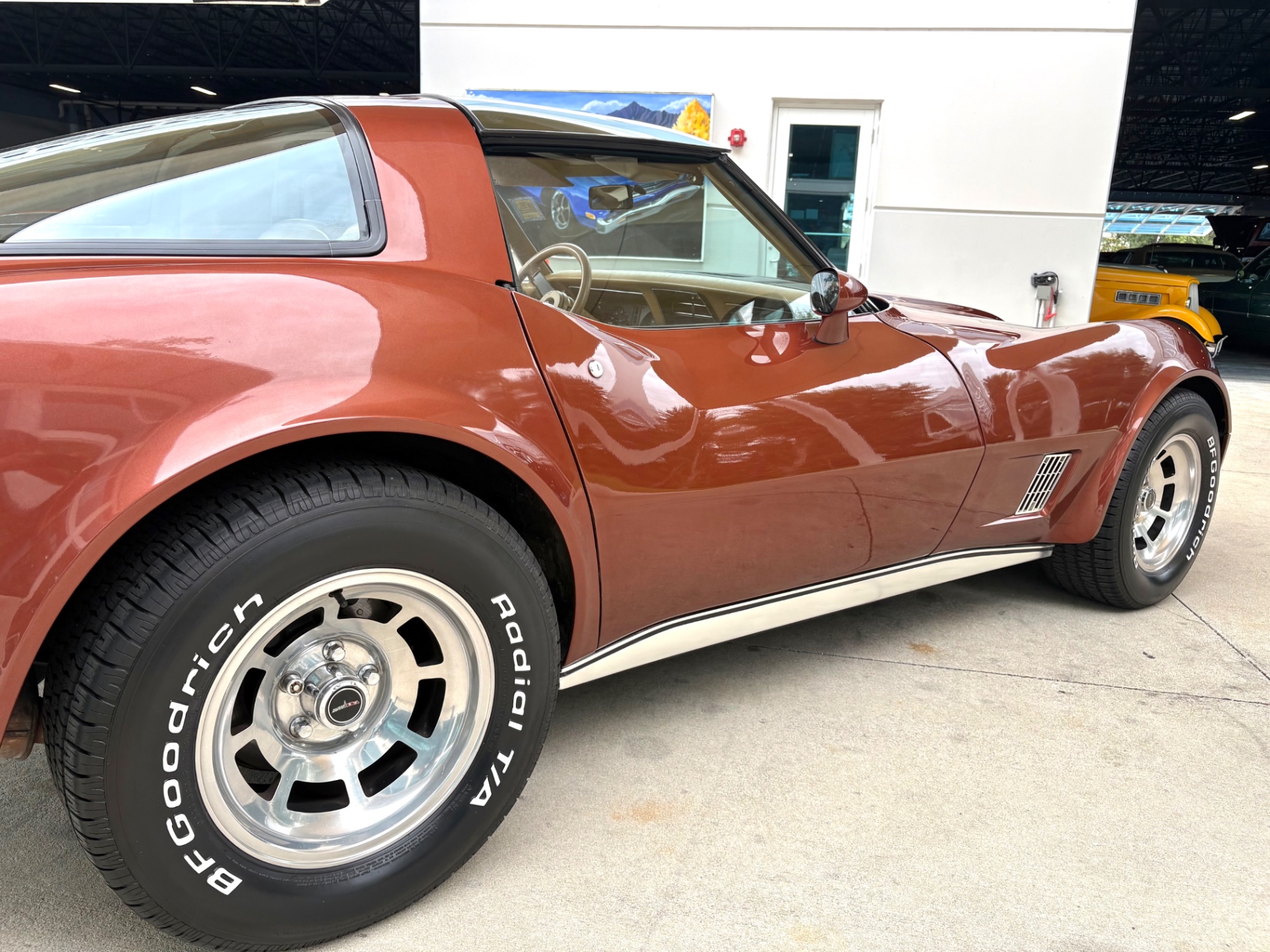 Vehicle photo 17