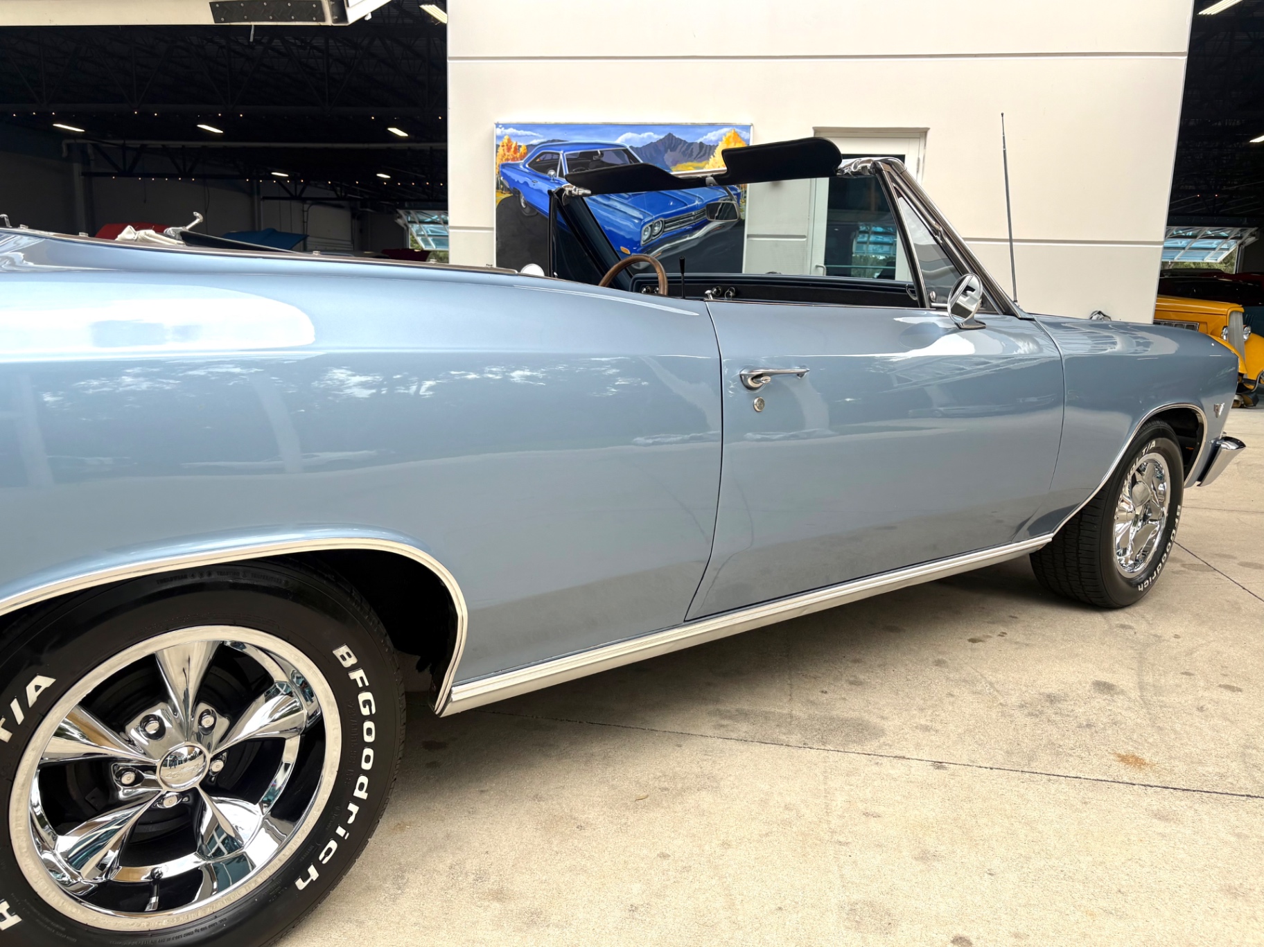 Vehicle photo 17