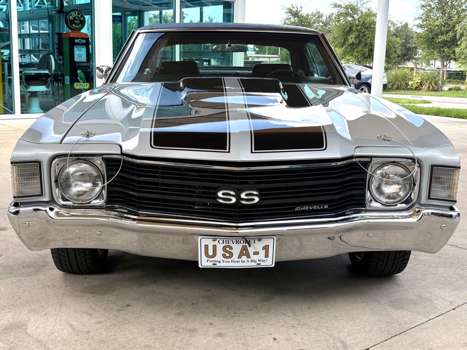 Vehicle photo 2