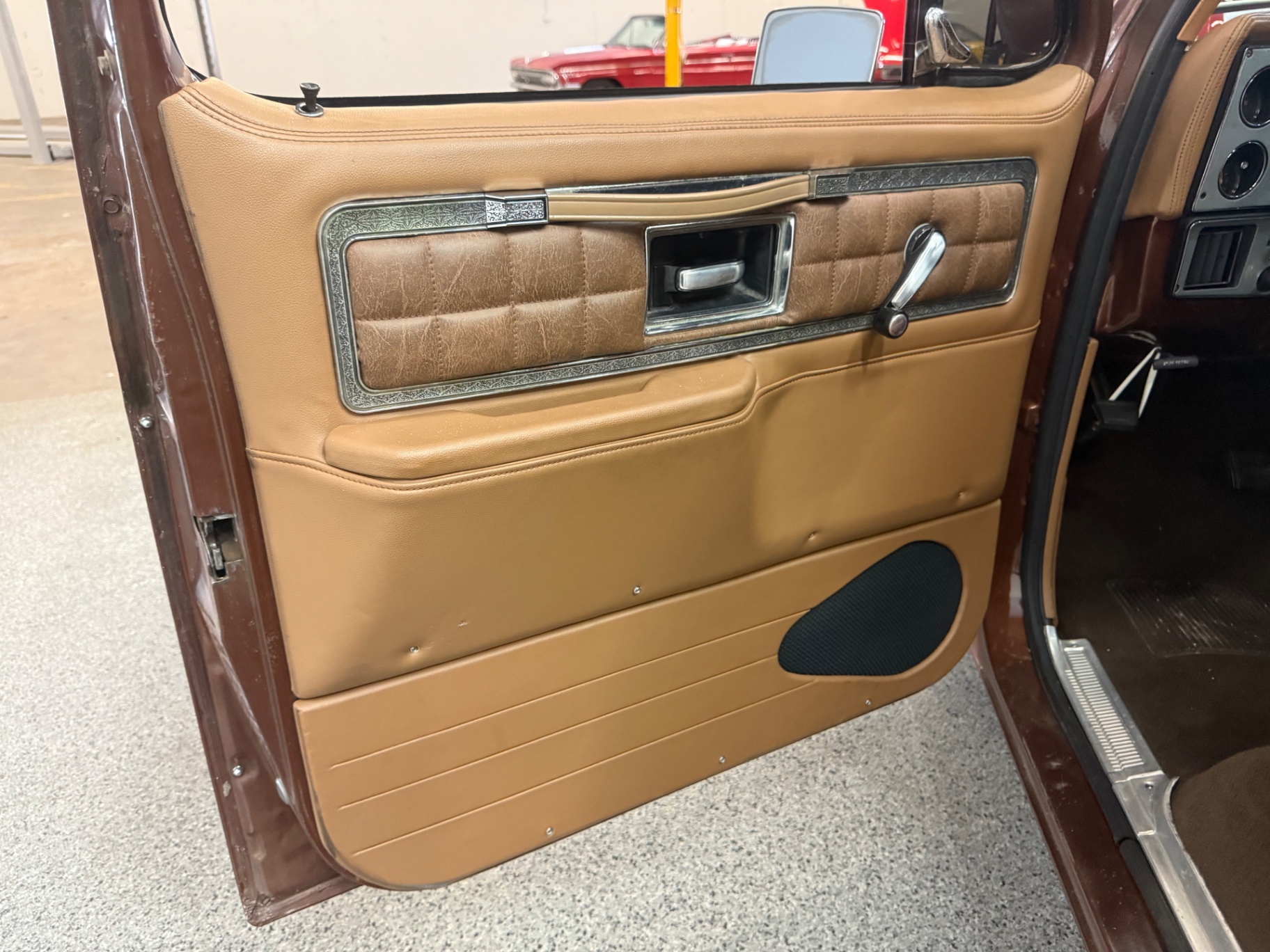 Vehicle photo 29