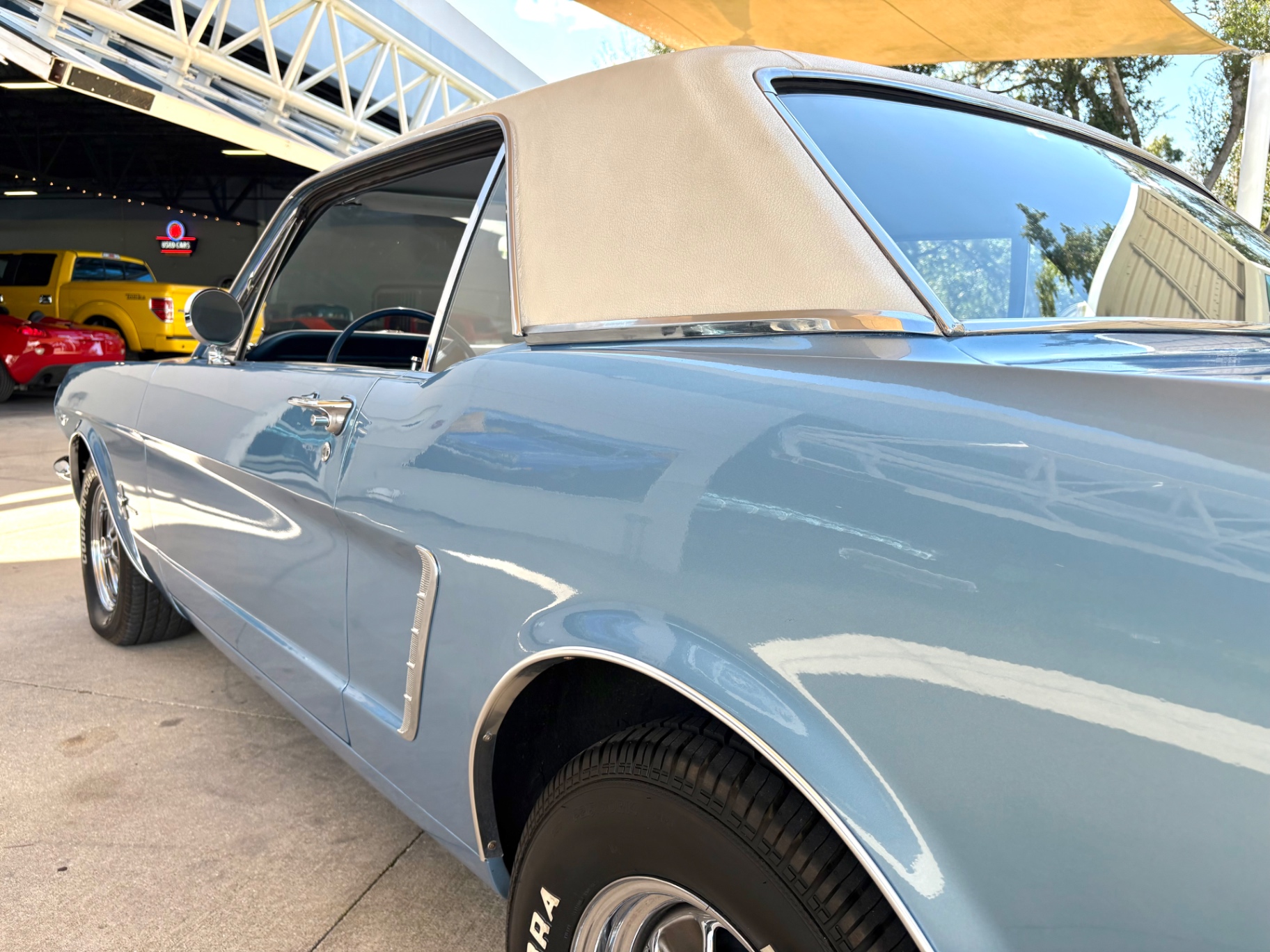 Vehicle photo 14