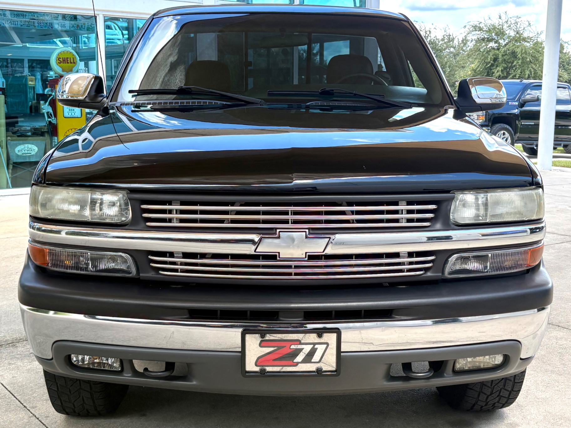 Vehicle photo 2