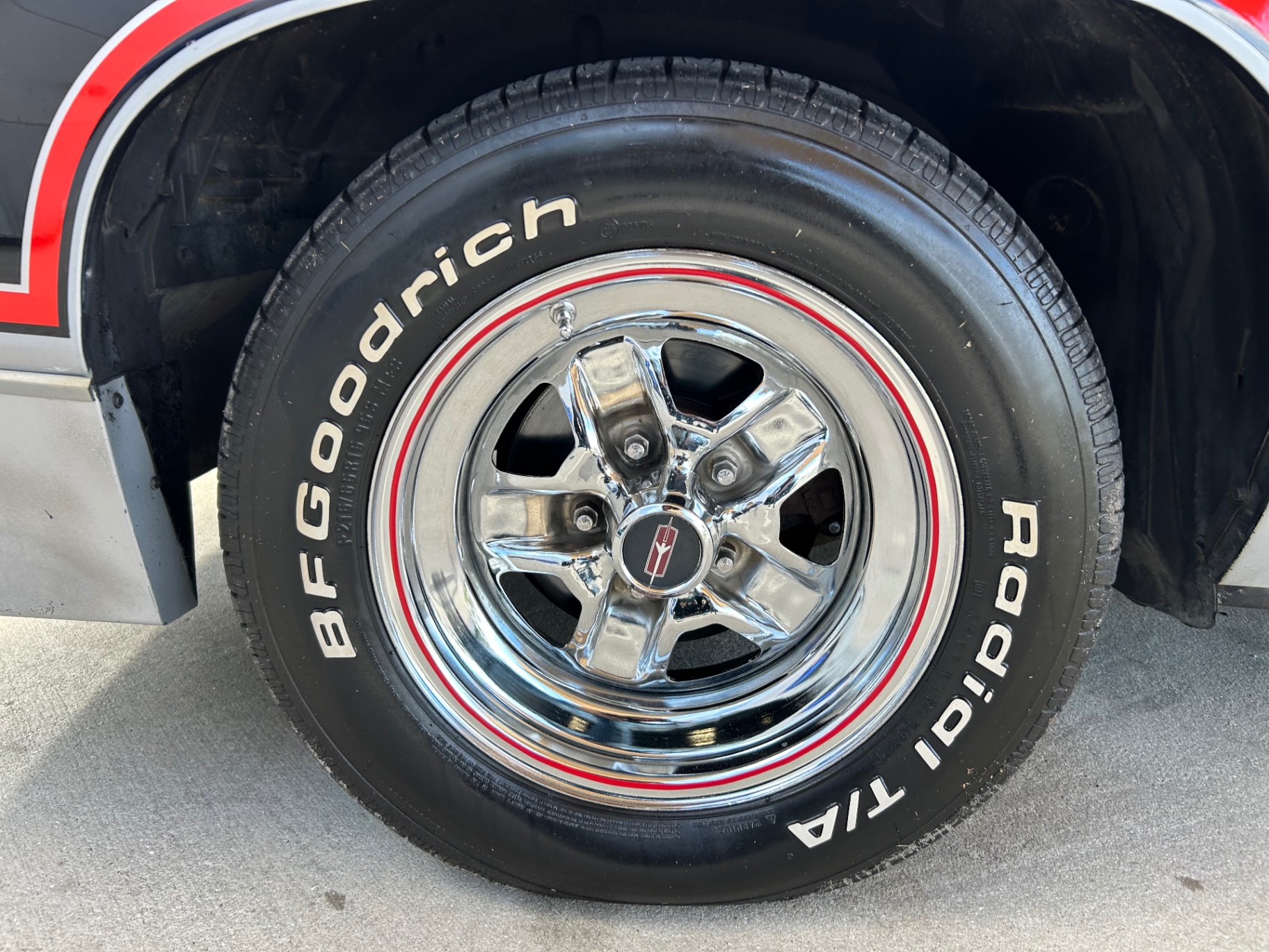 Vehicle photo 19