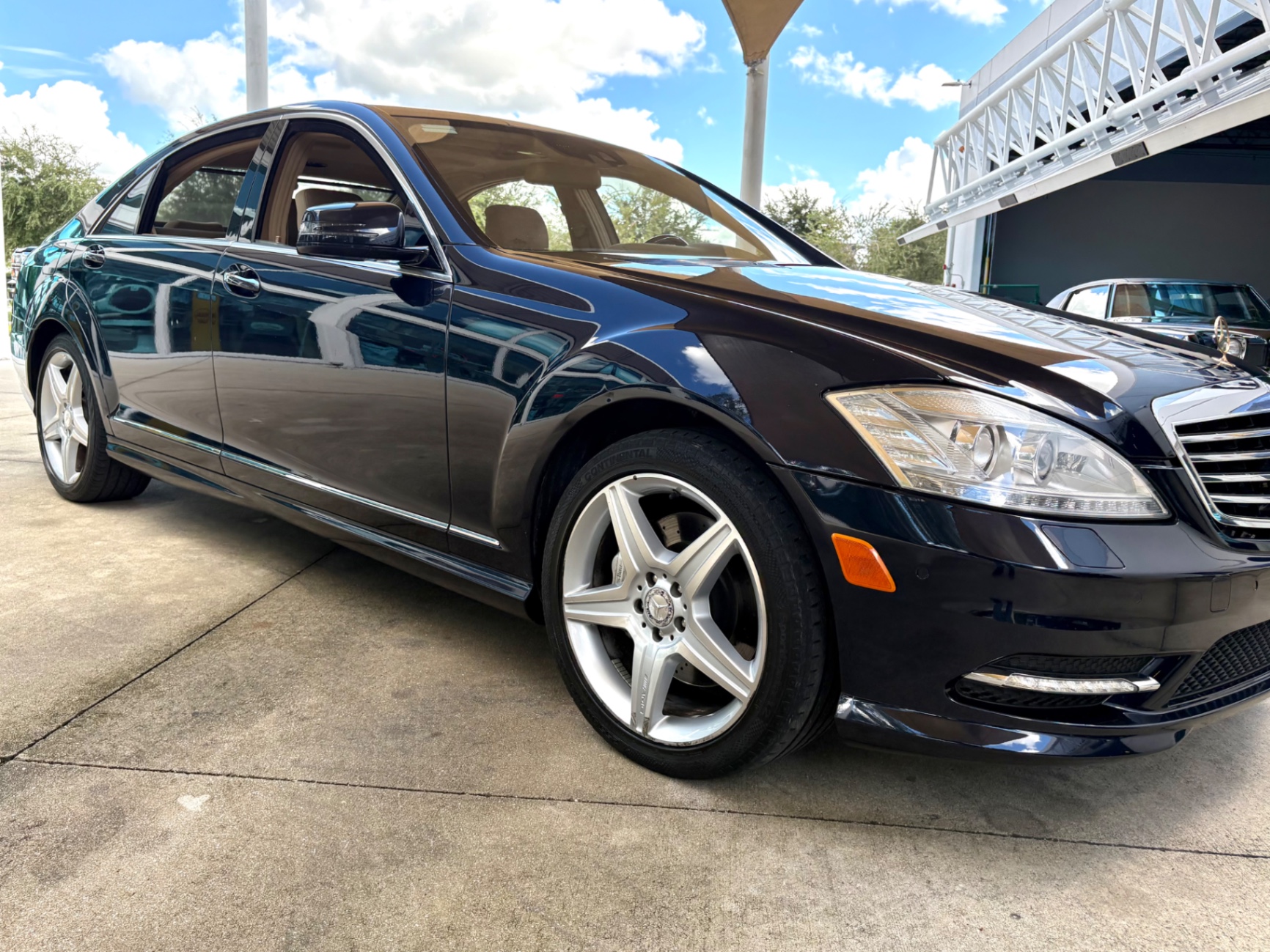Vehicle photo 19