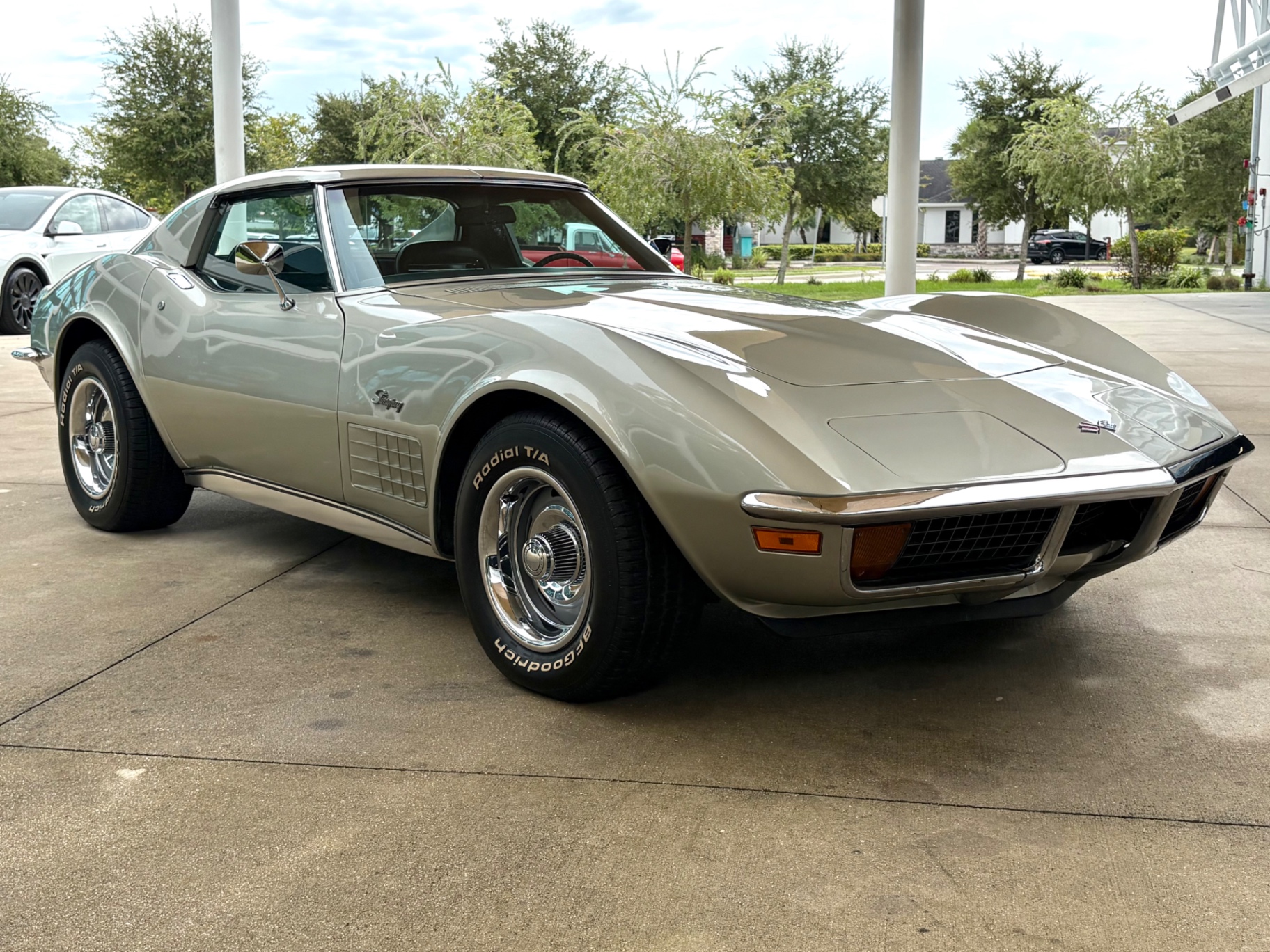 Vehicle photo 5