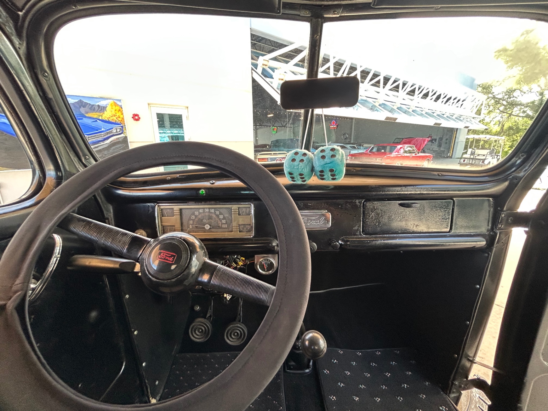 Vehicle photo 33