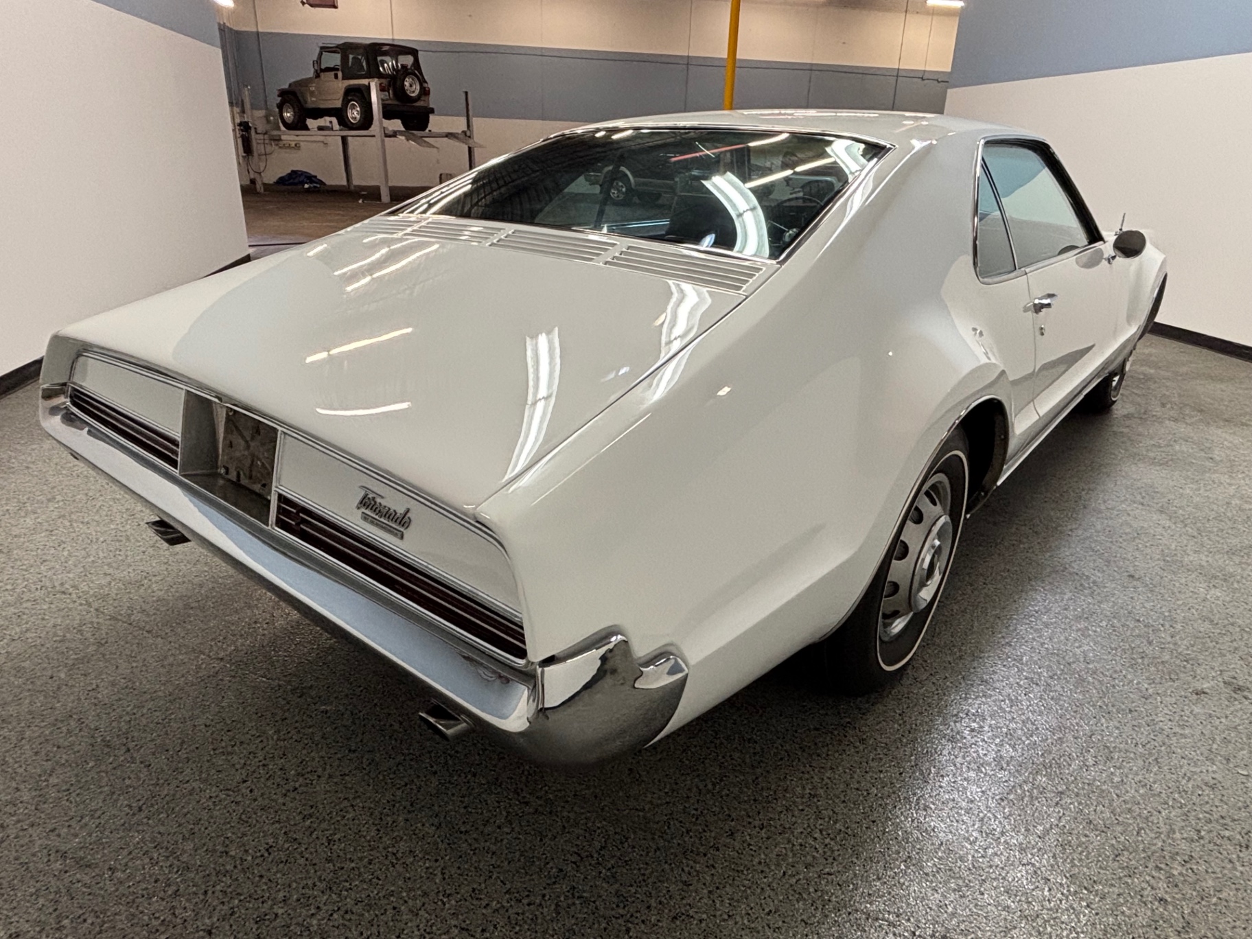 Vehicle photo 7