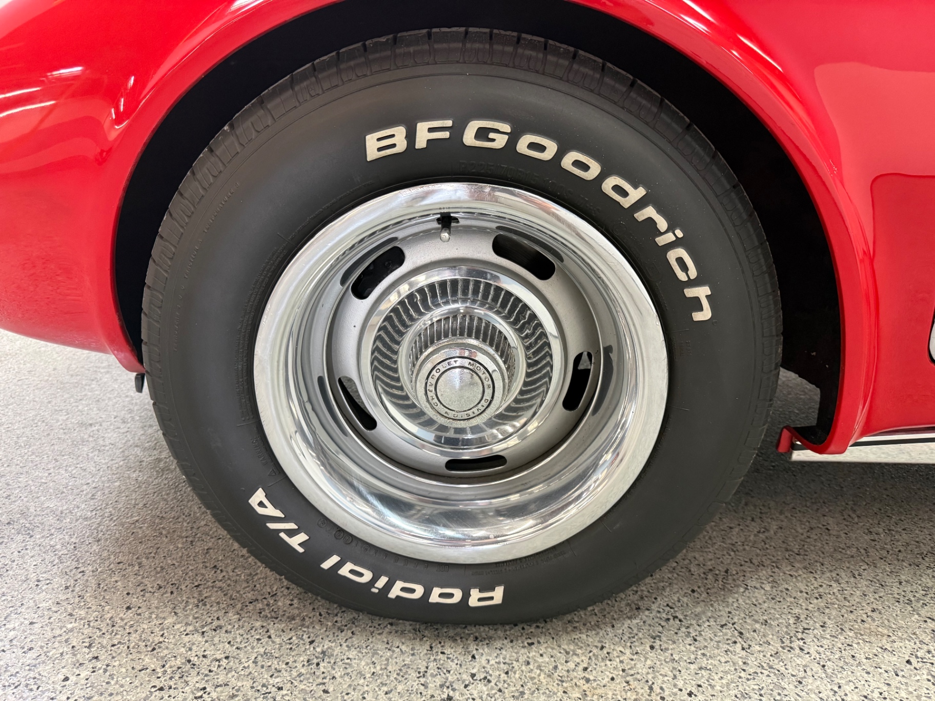 Vehicle photo 13