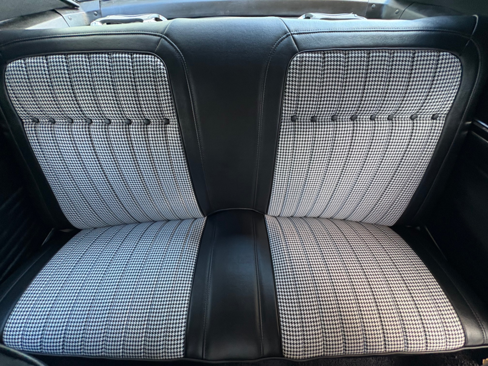 Vehicle photo 38