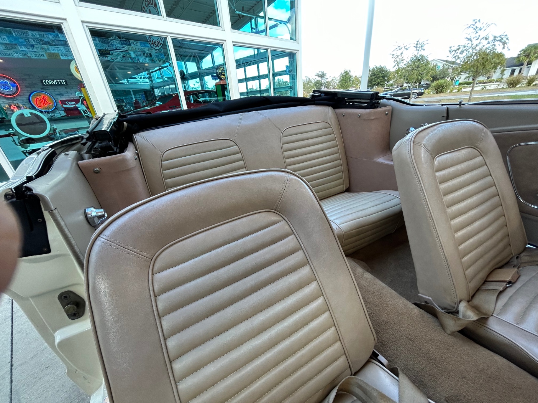 Vehicle photo 28