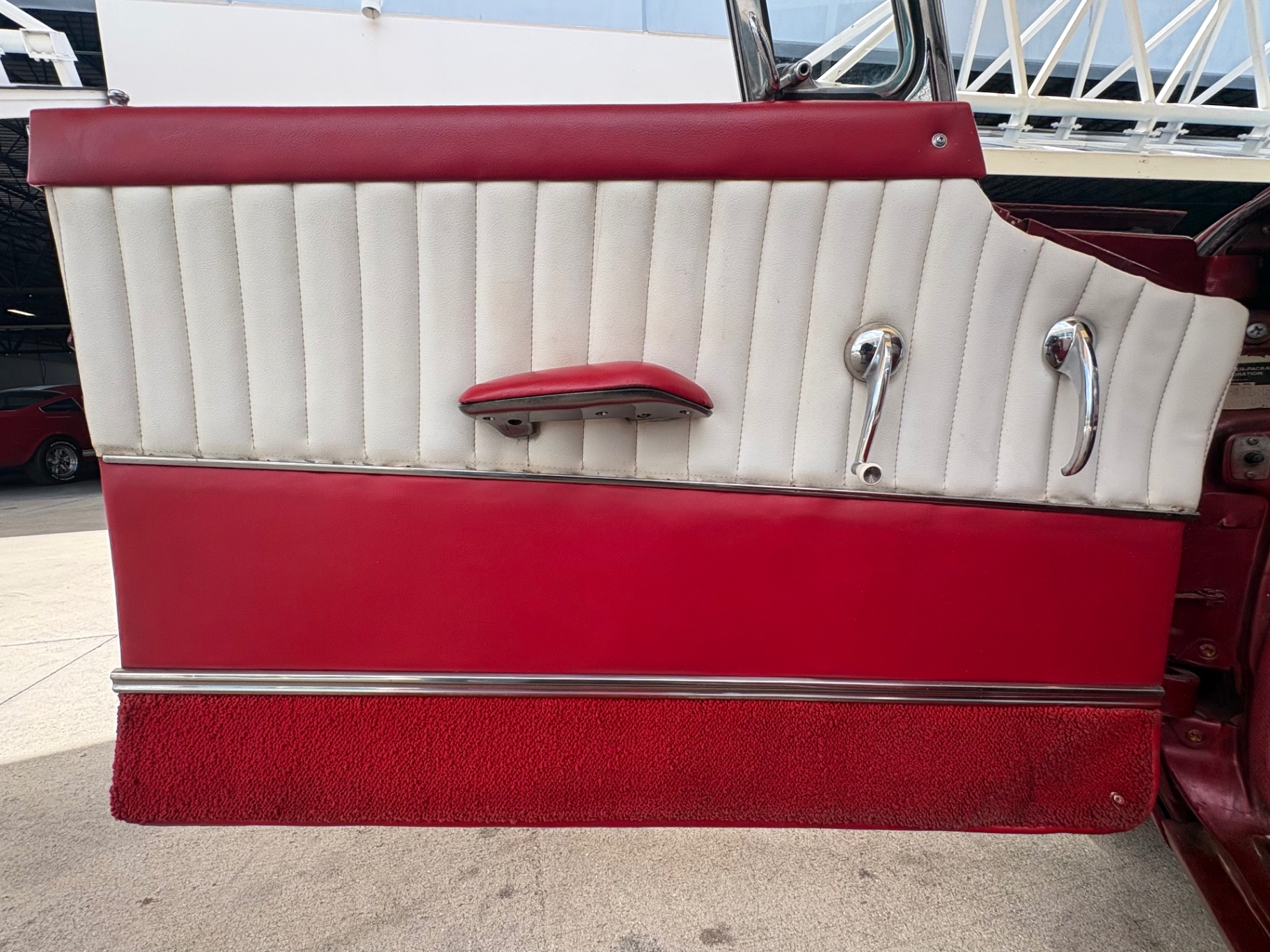 Vehicle photo 37