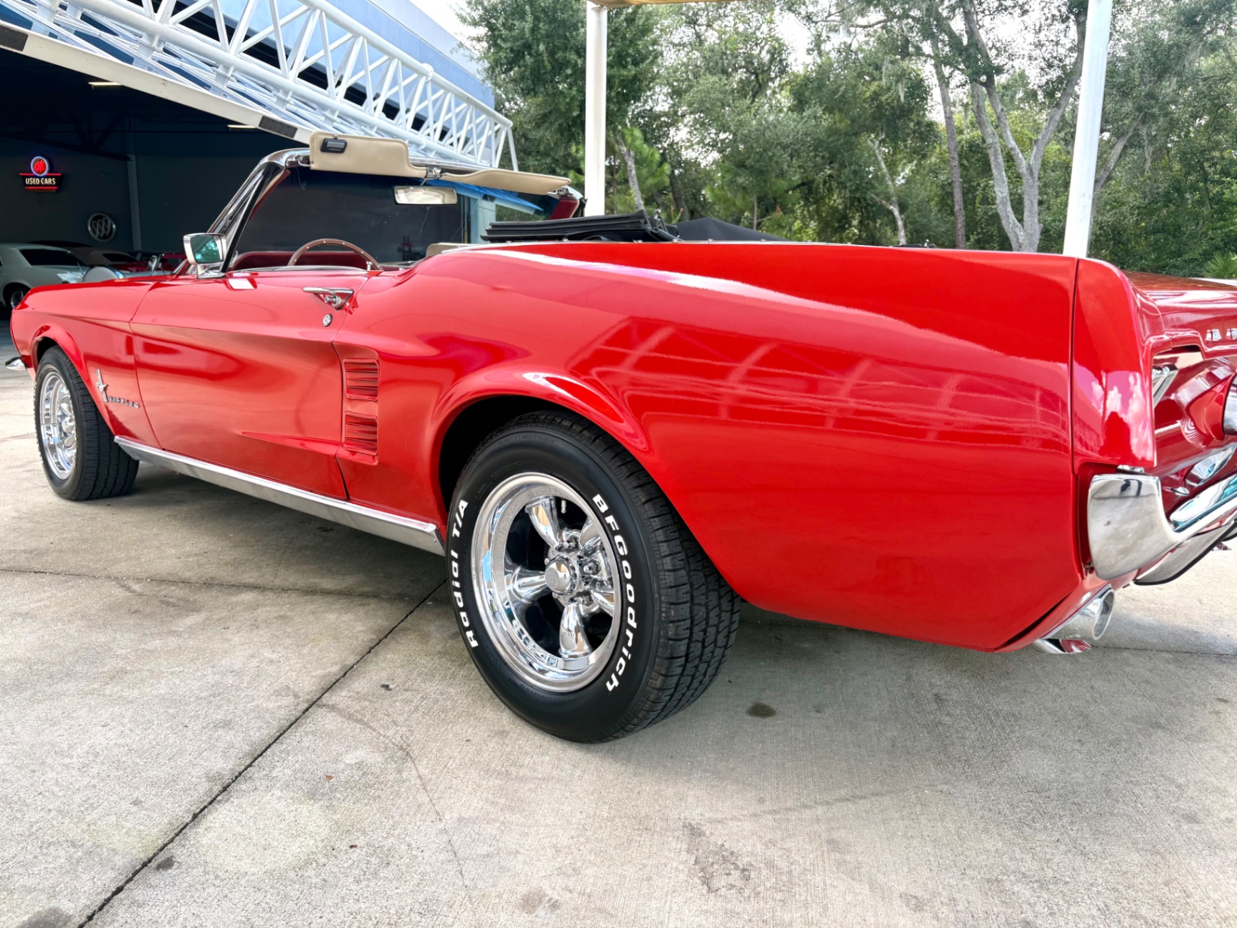 Vehicle photo 15