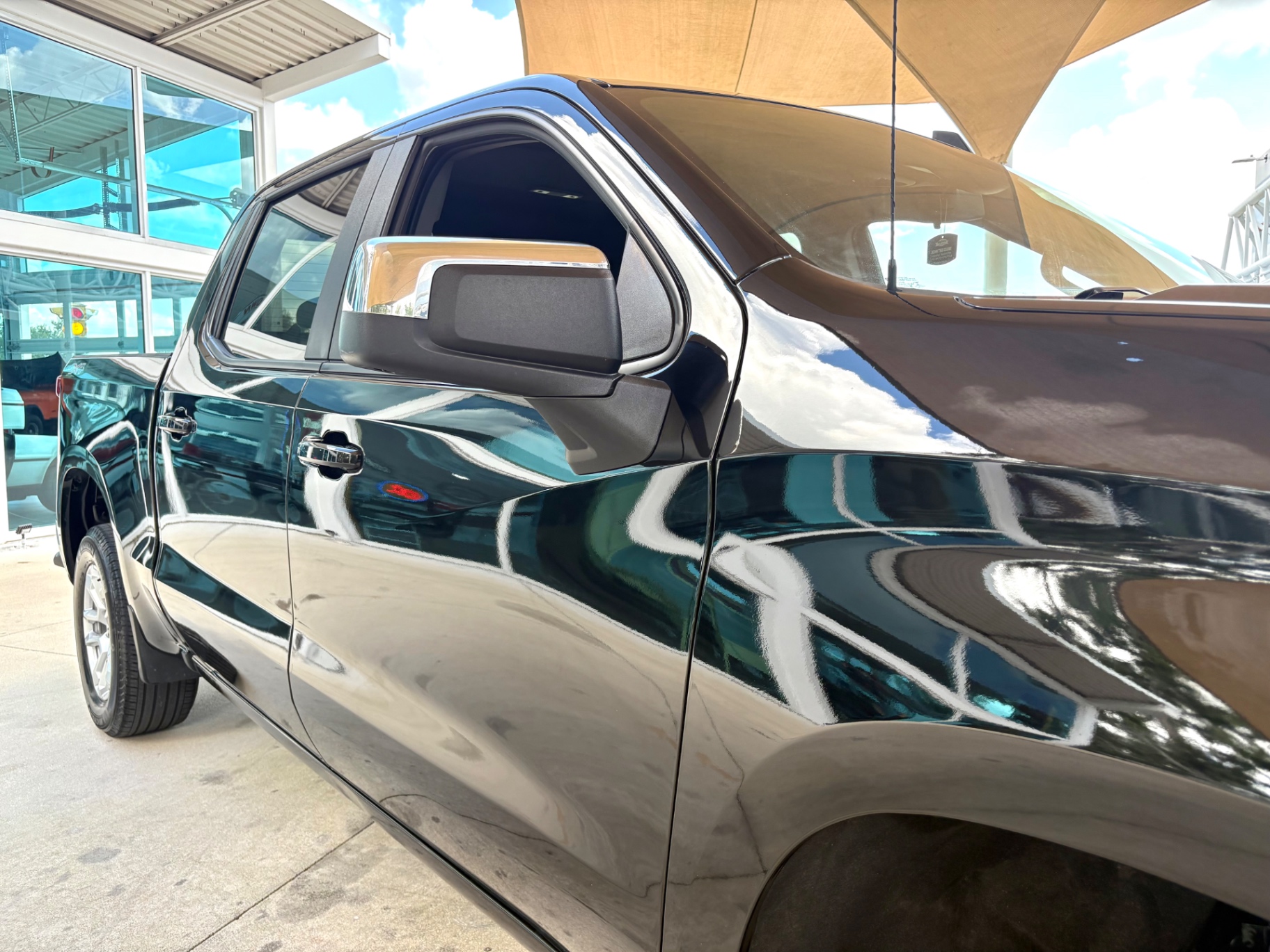 Vehicle photo 17