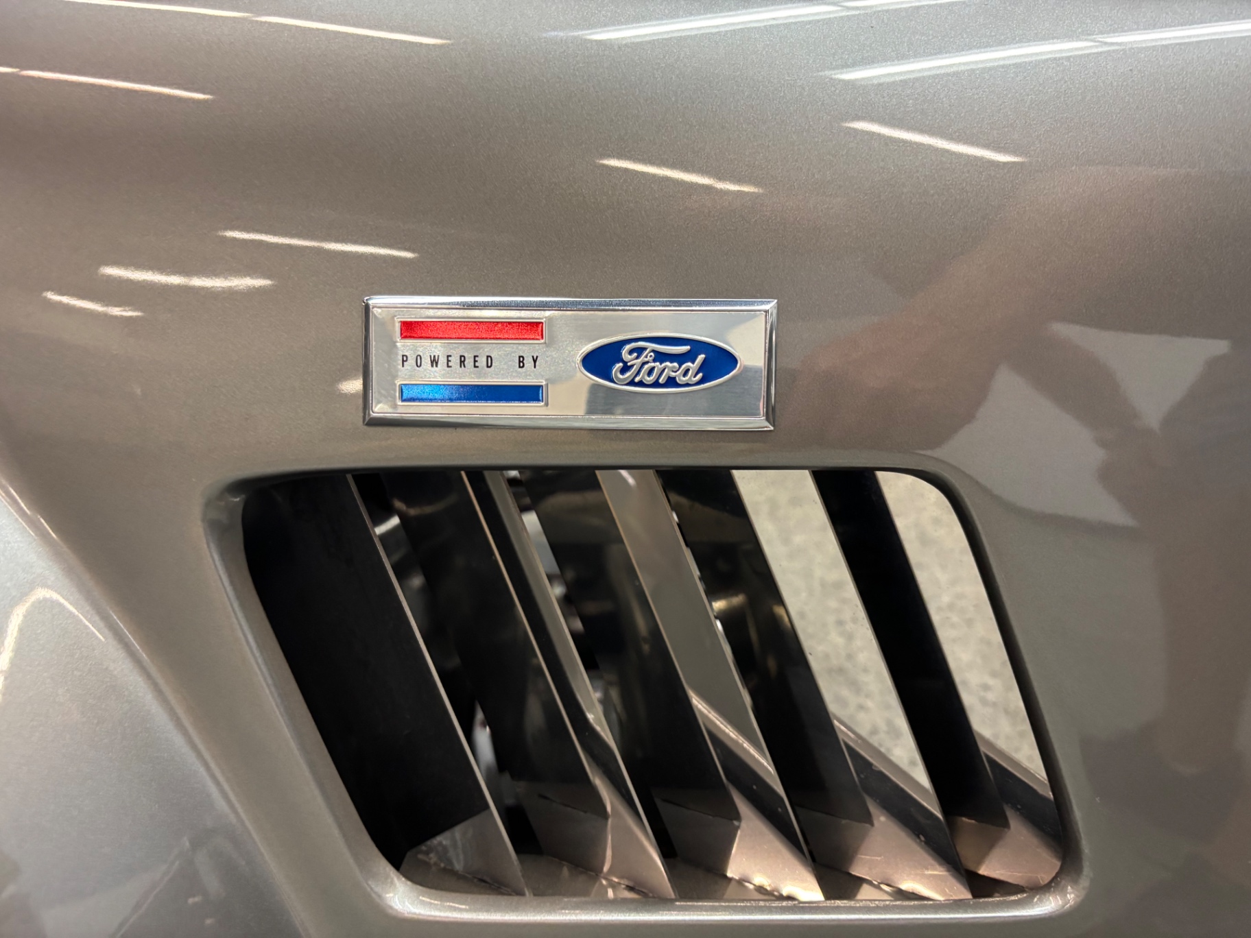Vehicle photo 19